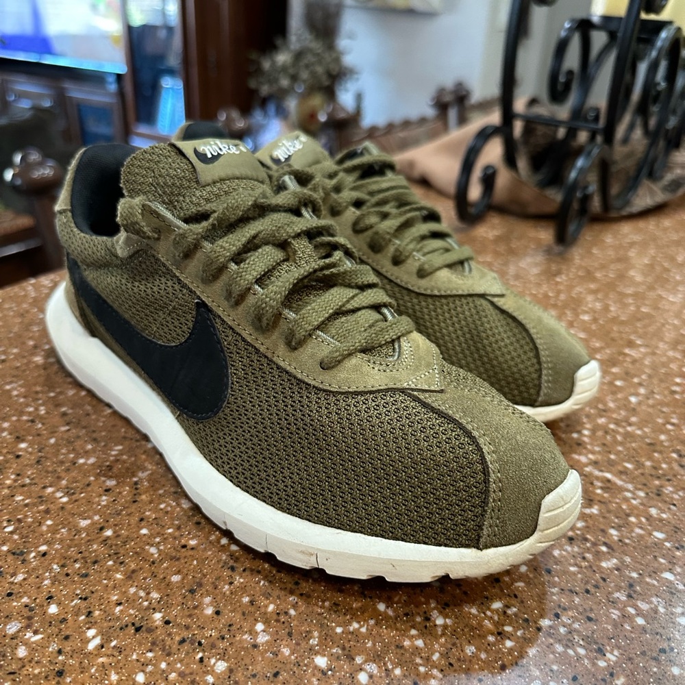 Nike Roshe LD-1000 QS sneakers  size 9.5